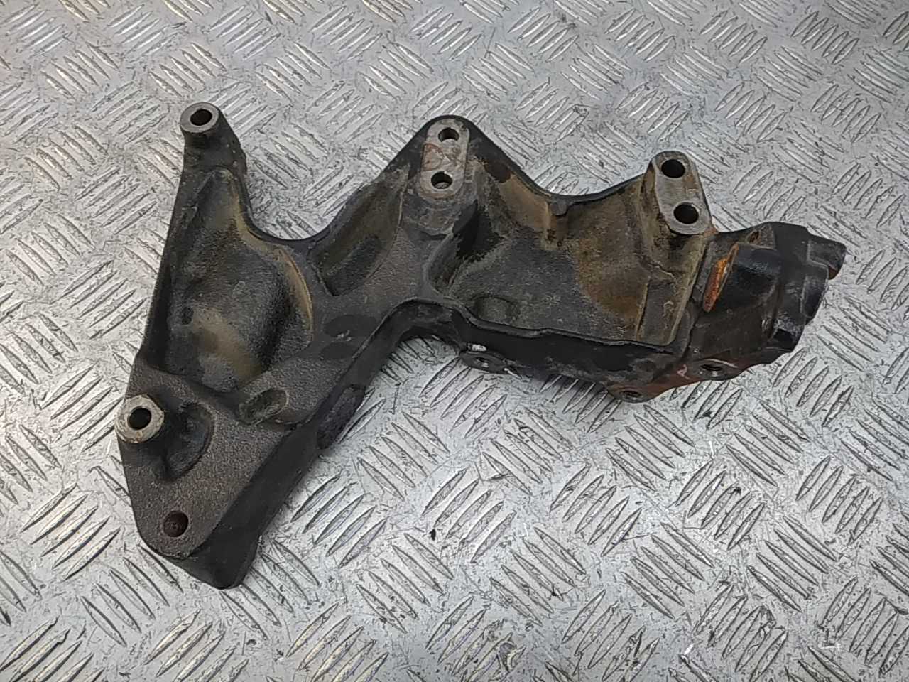 Кронштейн двигателя правый