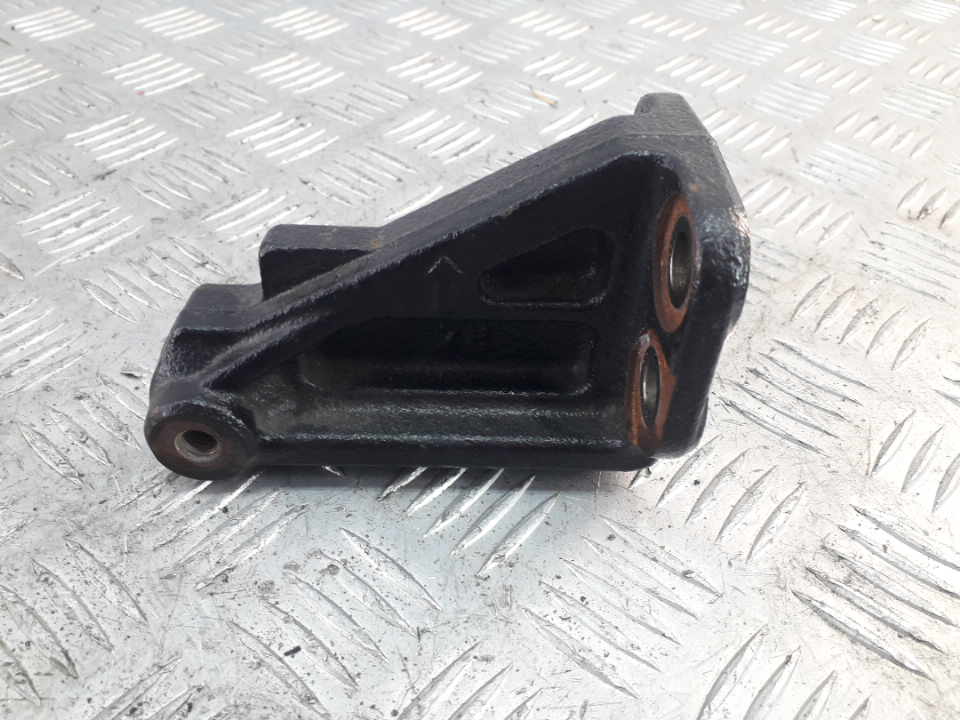 Кронштейн двигателя