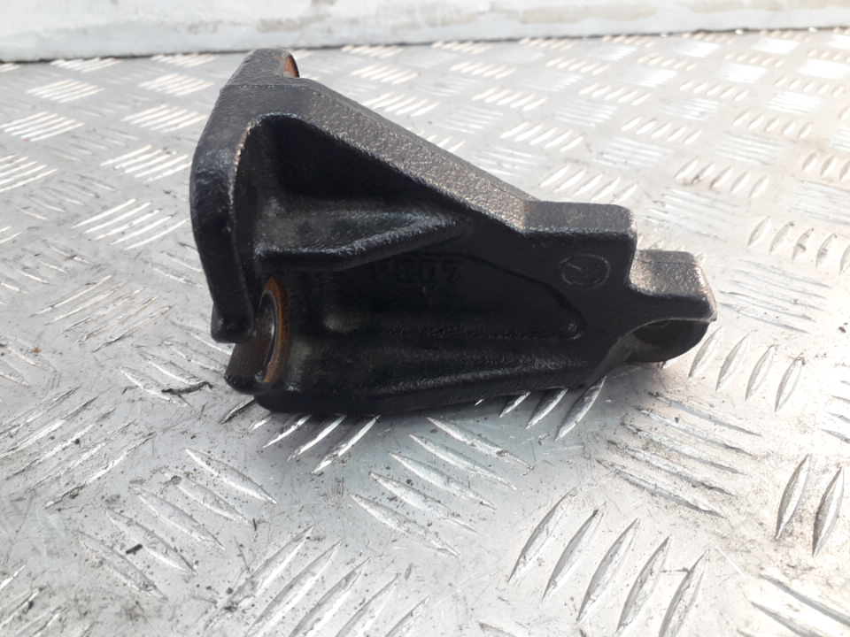 Кронштейн двигателя