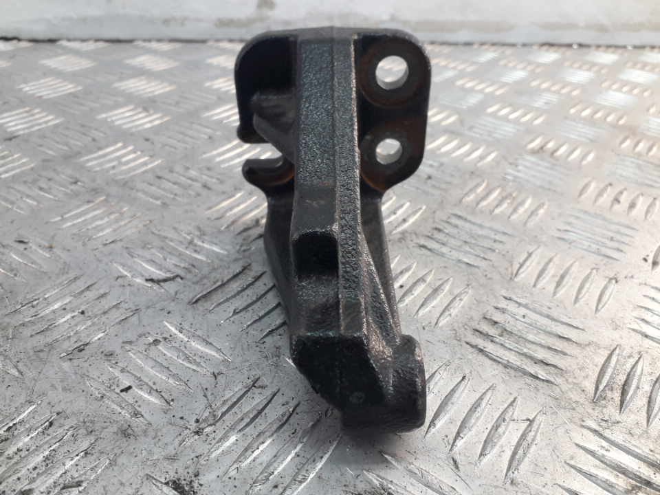 Кронштейн двигателя