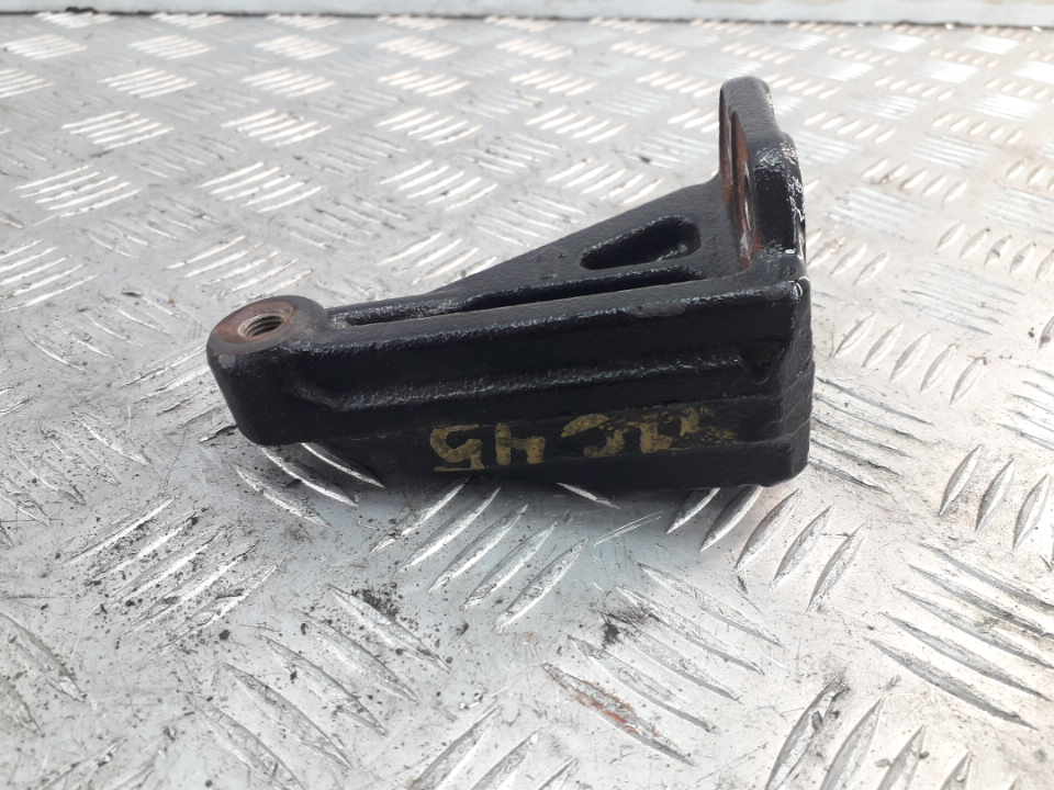 Кронштейн двигателя