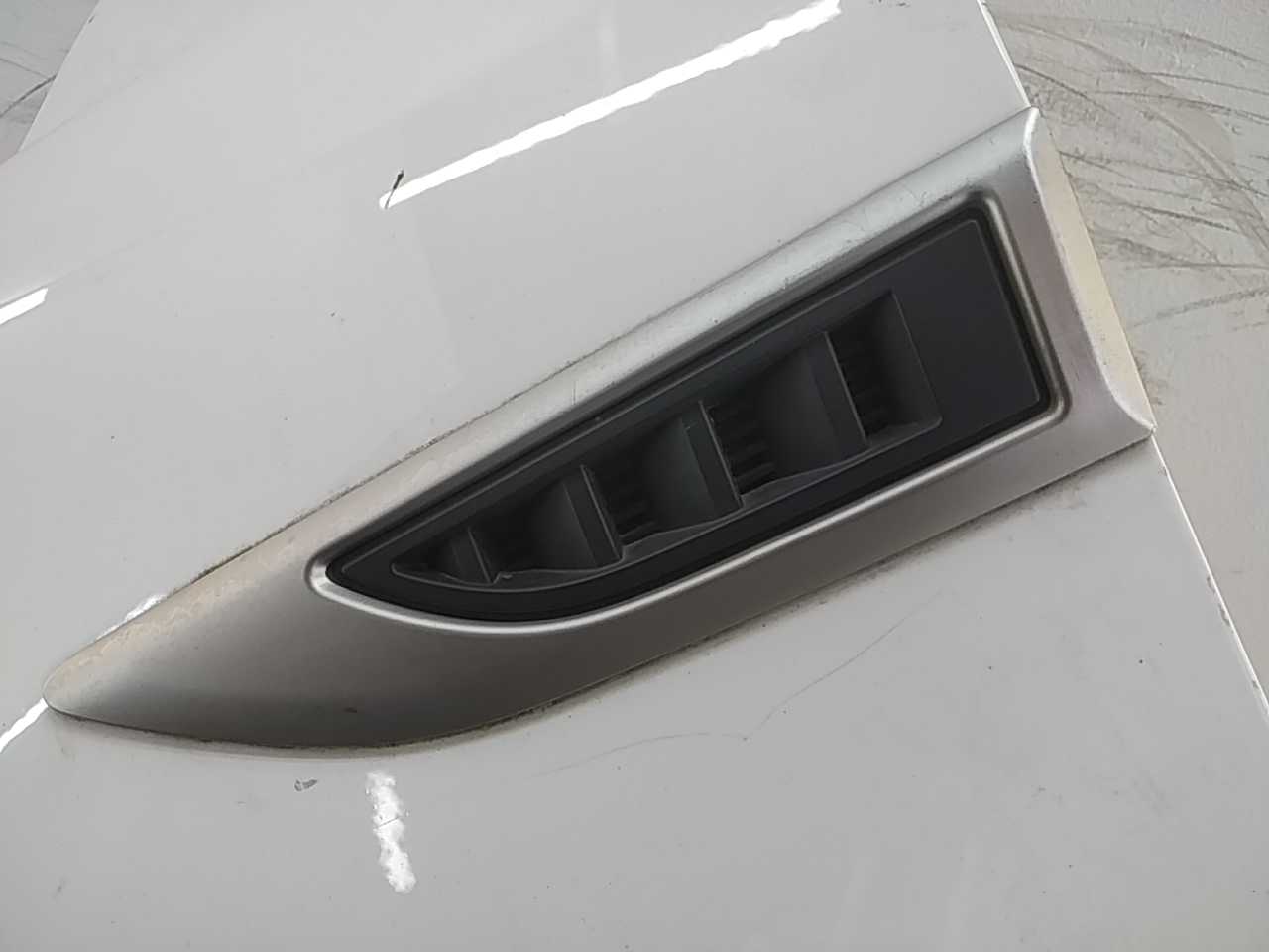 Молдинг переднего левого крыла