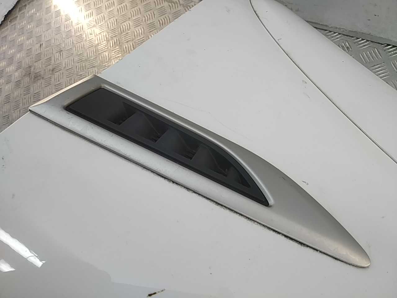 Молдинг переднего левого крыла