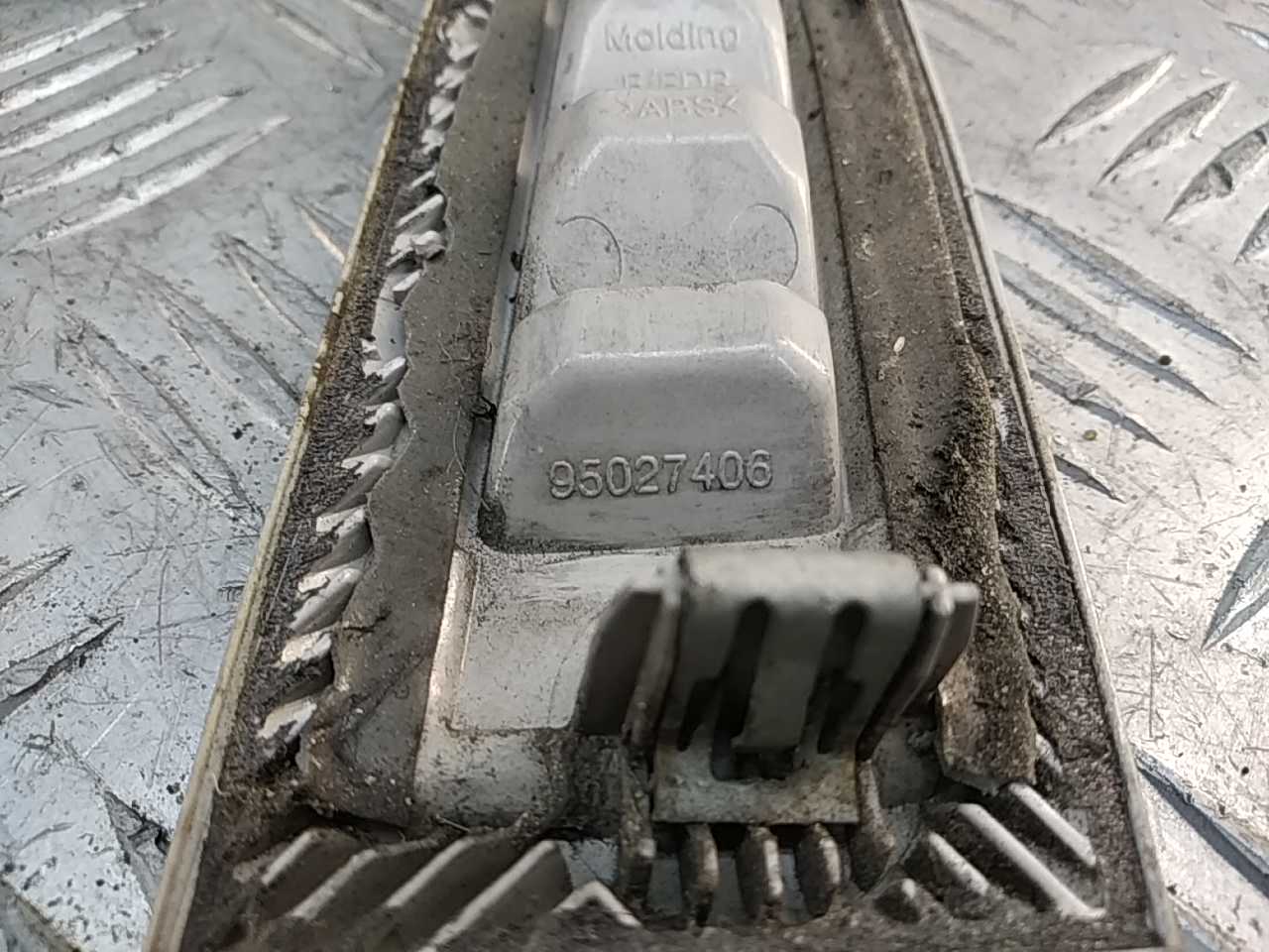 Молдинг переднего левого крыла