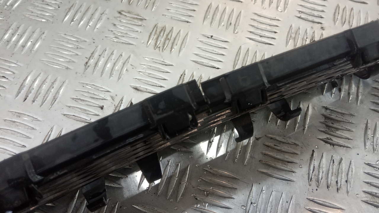 Решетка в бампер центральная