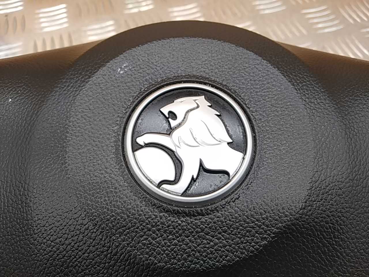 Подушка безопасности в рулевое колесо