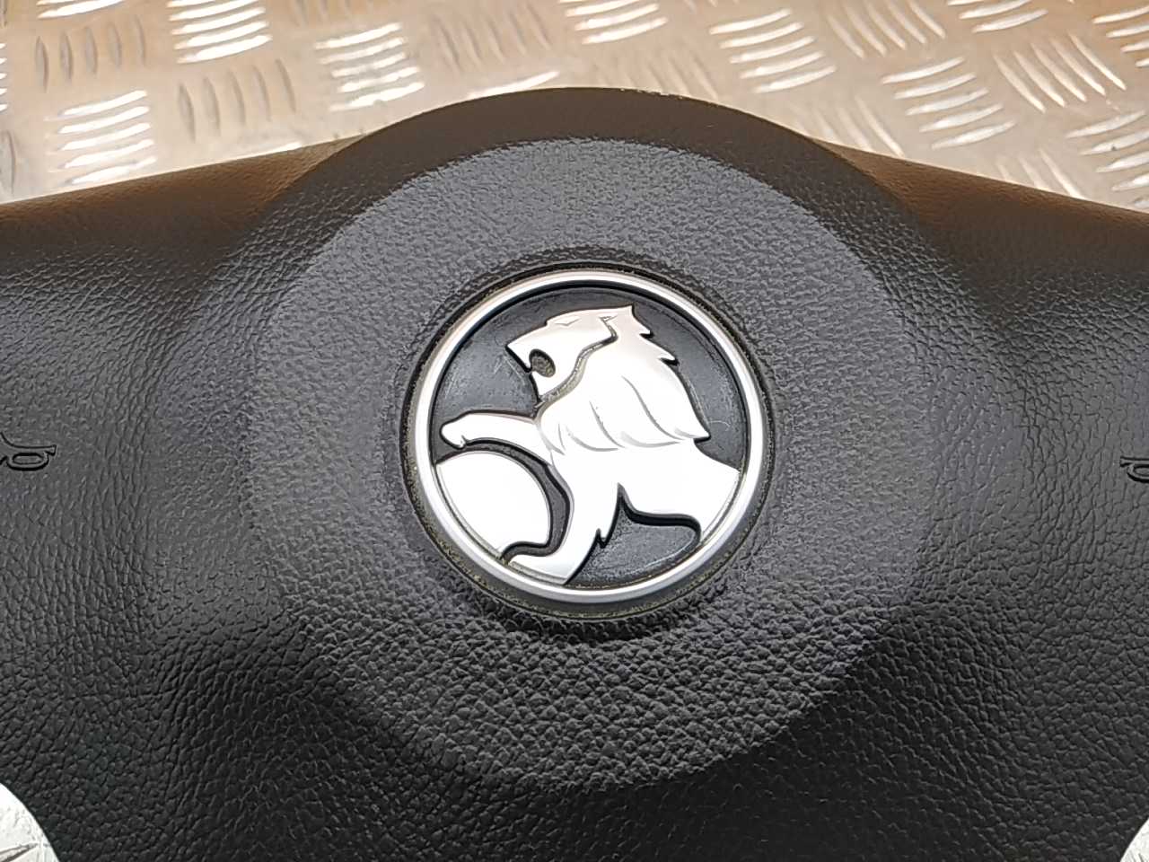 Подушка безопасности в рулевое колесо