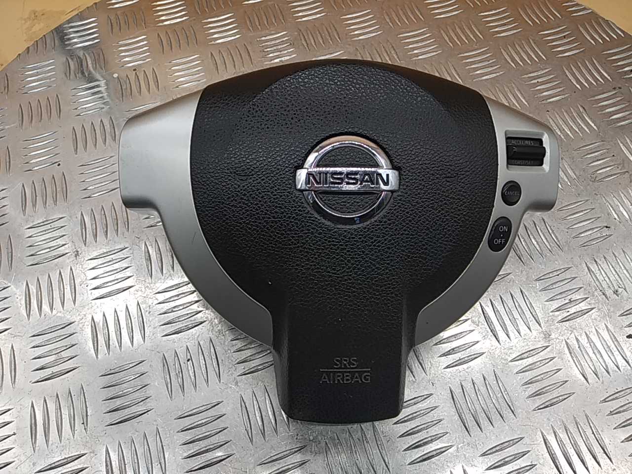 Подушка безопасности в рулевое колесо