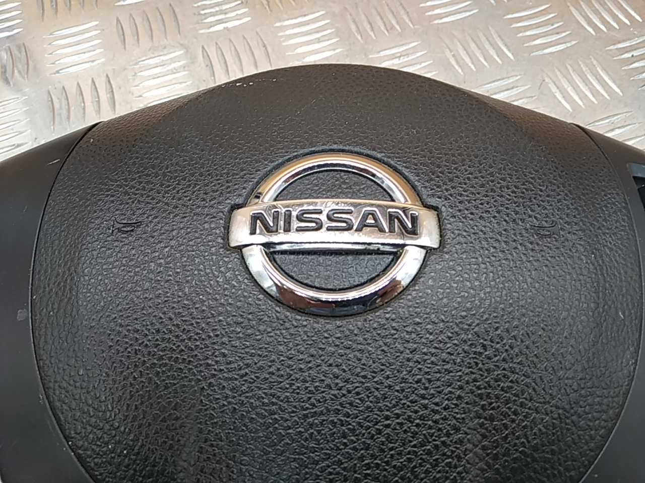 Подушка безопасности в рулевое колесо