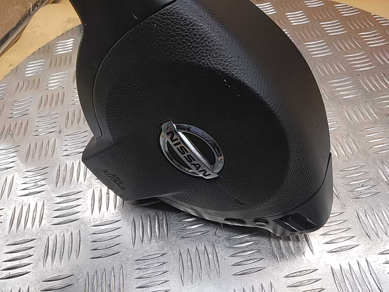 Подушка безопасности в рулевое колесо