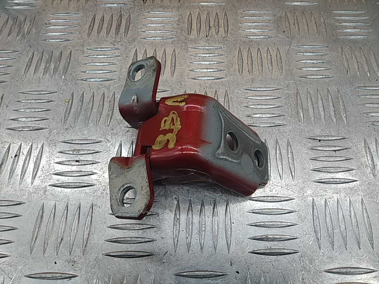 Петля двери задней левой верхняя