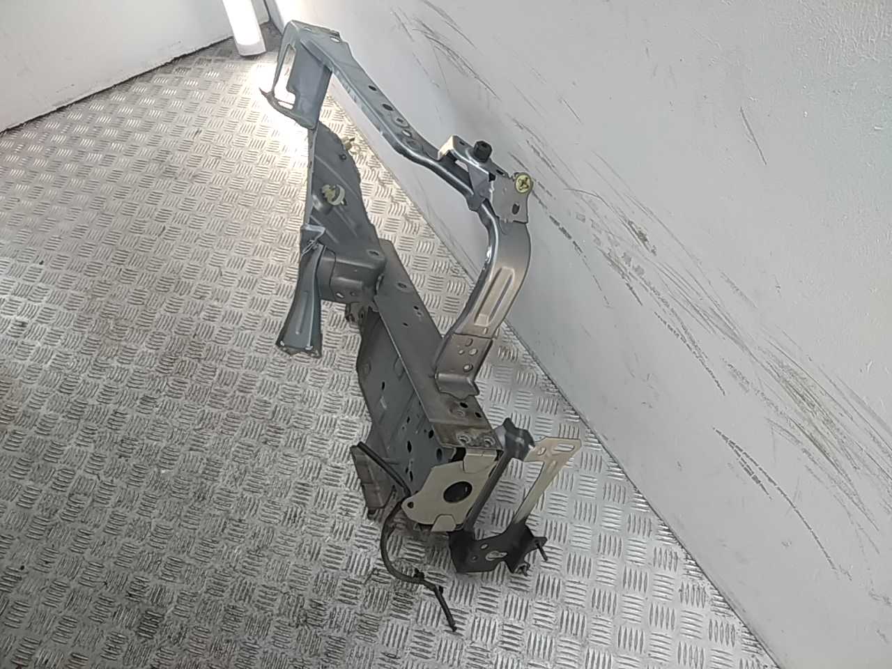 Лонжерон передний правый