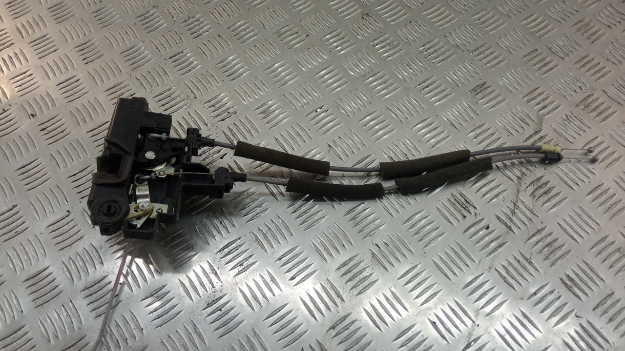 Замок двери задней левой