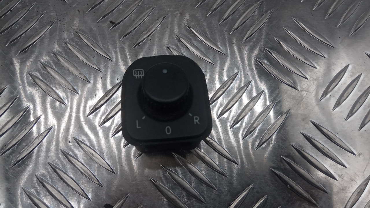 Переключатель регулировки зеркал