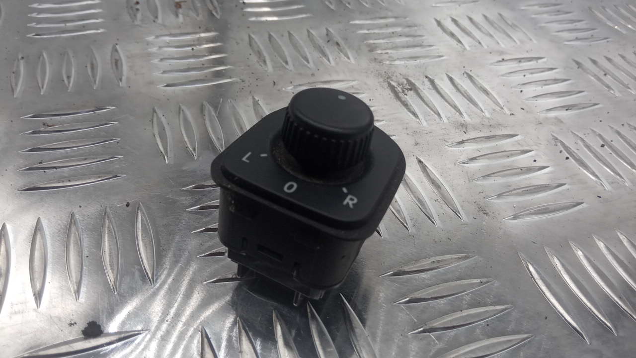 Переключатель регулировки зеркал