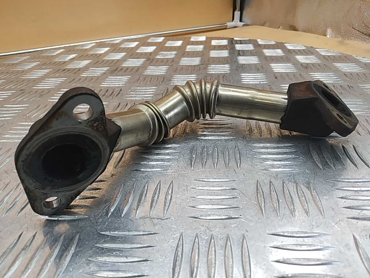 Трубка картерных газов