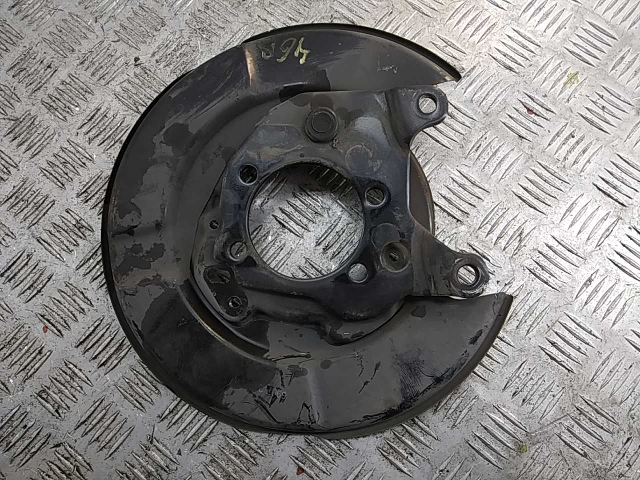 Щит опорный задний правый