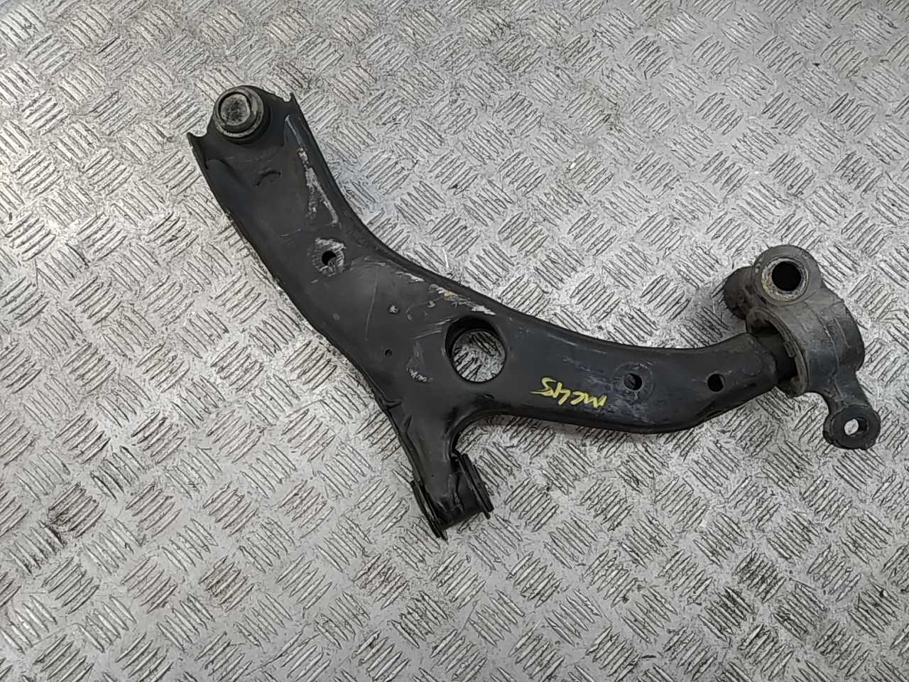 Рычаг передний нижний левый