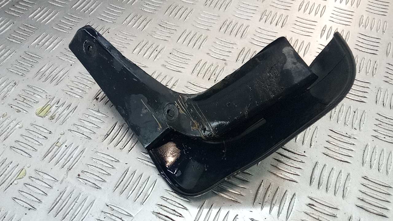 Брызговик задний правый