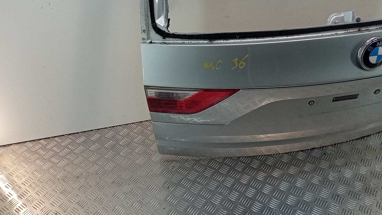 Дверь багажника