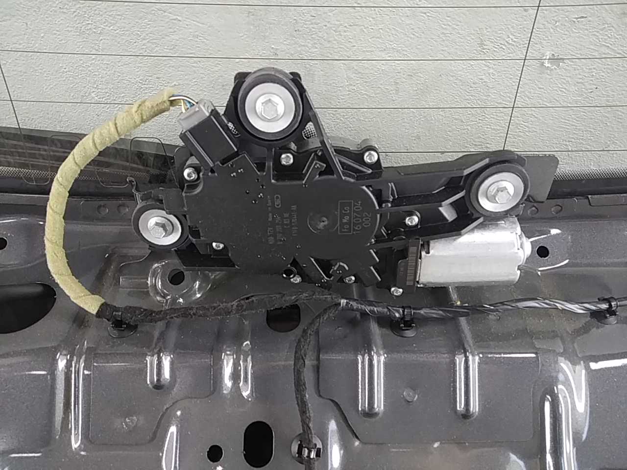 Моторчик стеклоочистителя задний