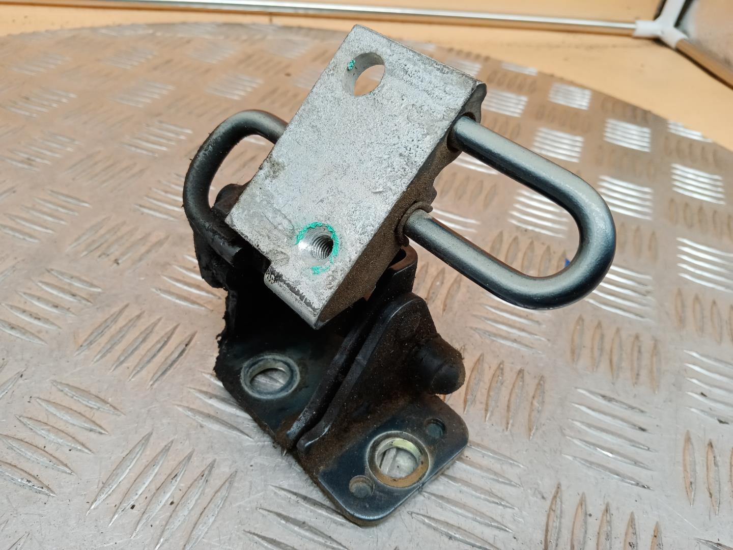 Петля двери задней правой нижняя