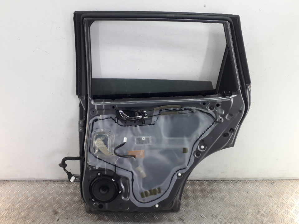 Уплотнитель задней правой двери