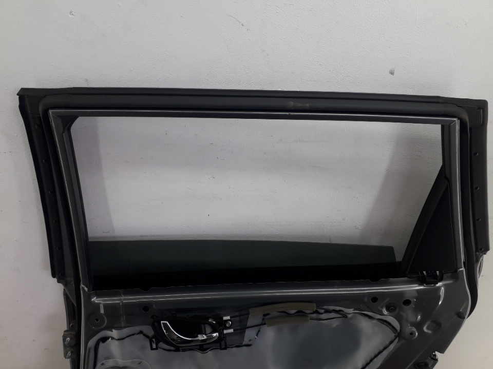 Уплотнитель задней правой двери