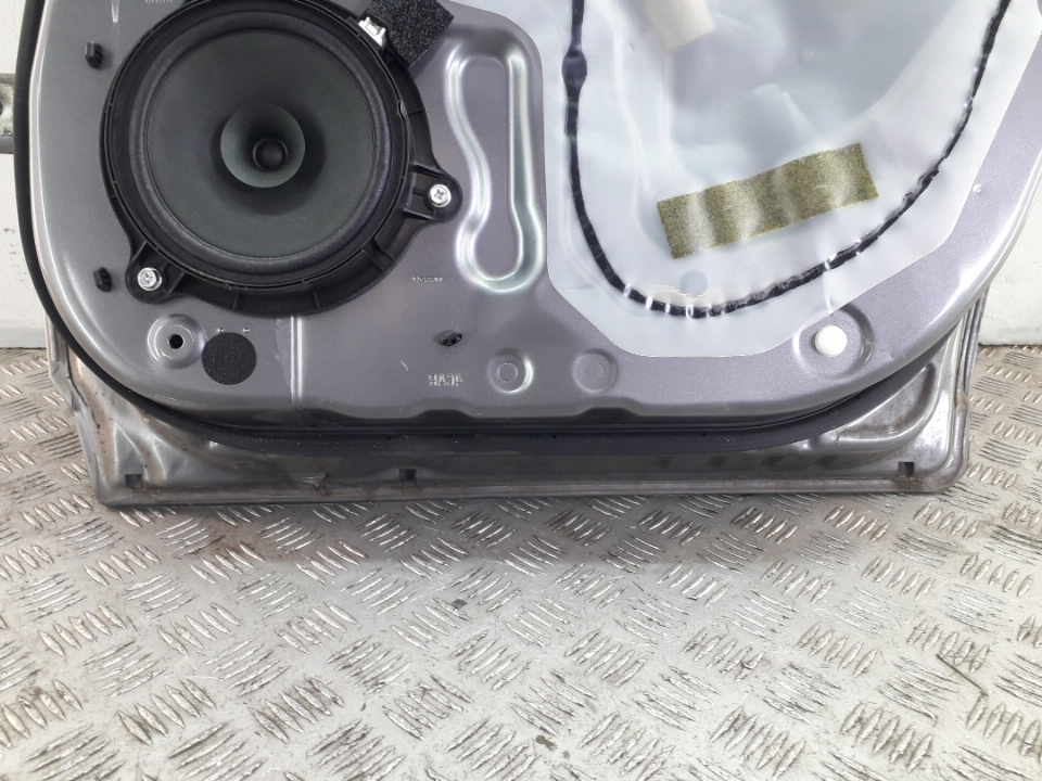 Уплотнитель задней правой двери