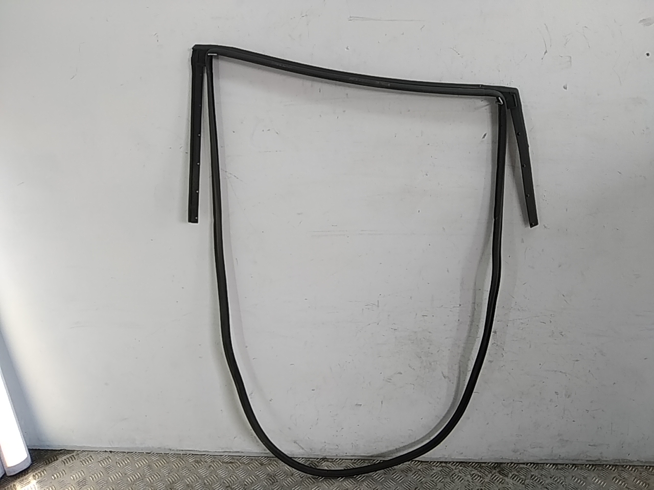 Уплотнитель задней правой двери