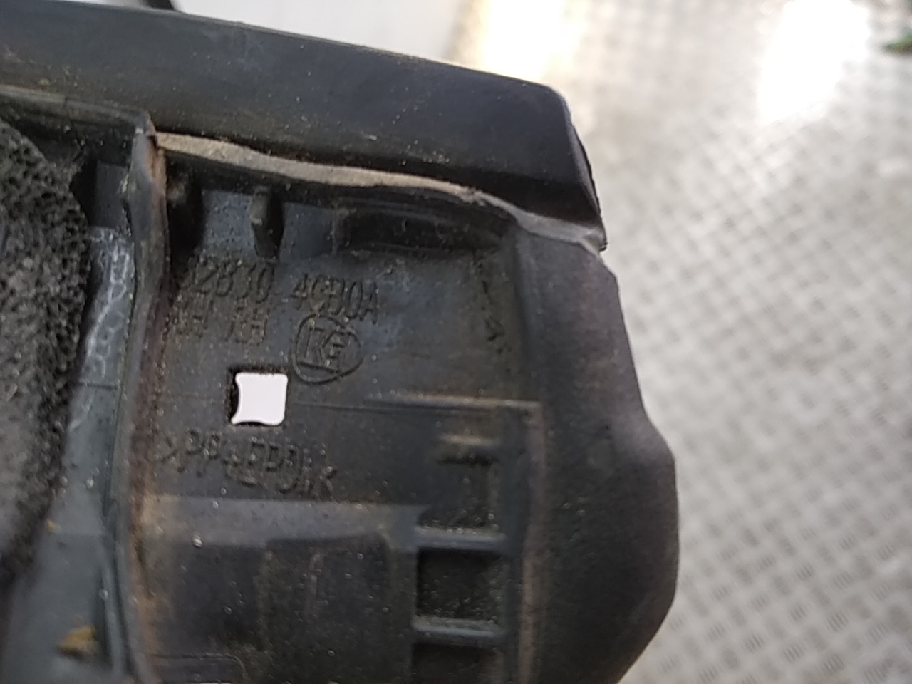 Уплотнитель задней правой двери