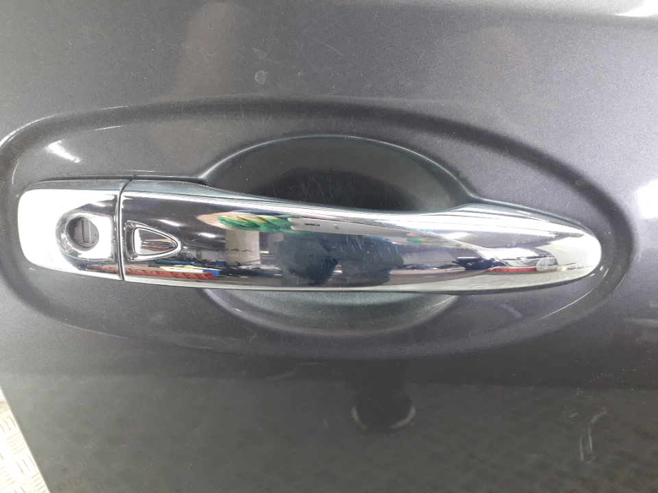 Ручка двери передней наружная правая