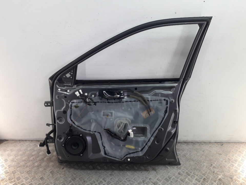 Уплотнитель передней правой двери