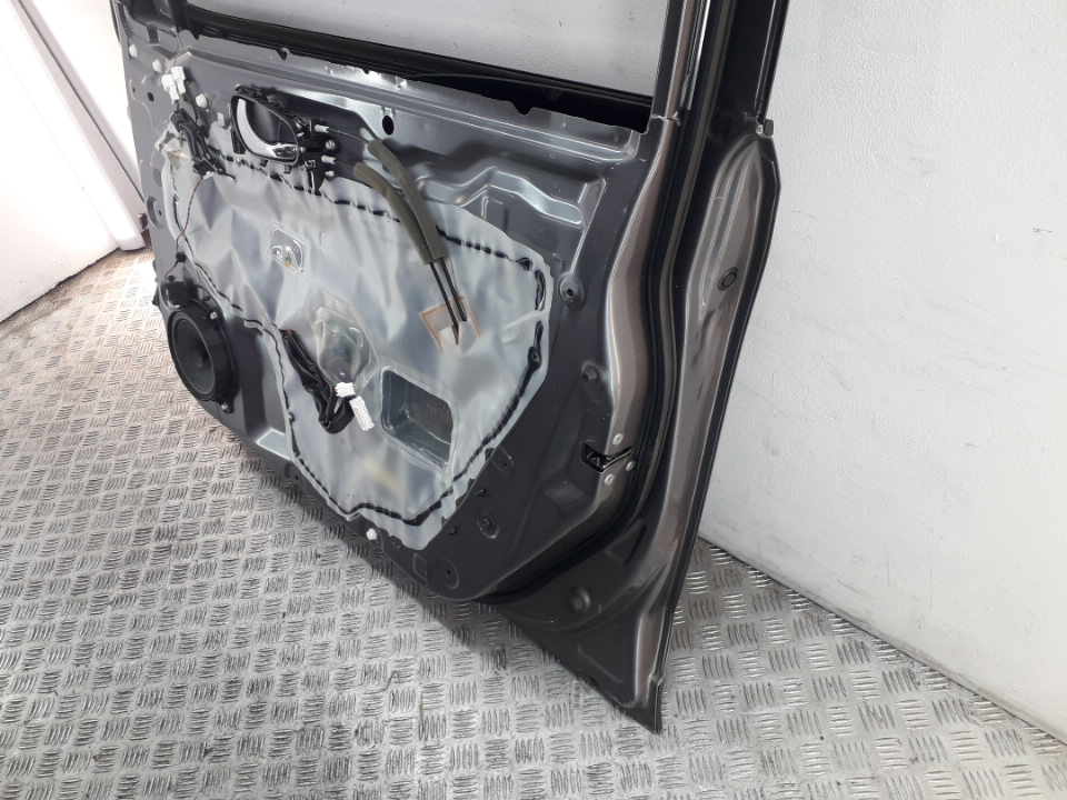 Уплотнитель передней правой двери