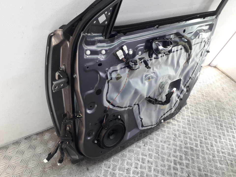 Уплотнитель передней правой двери