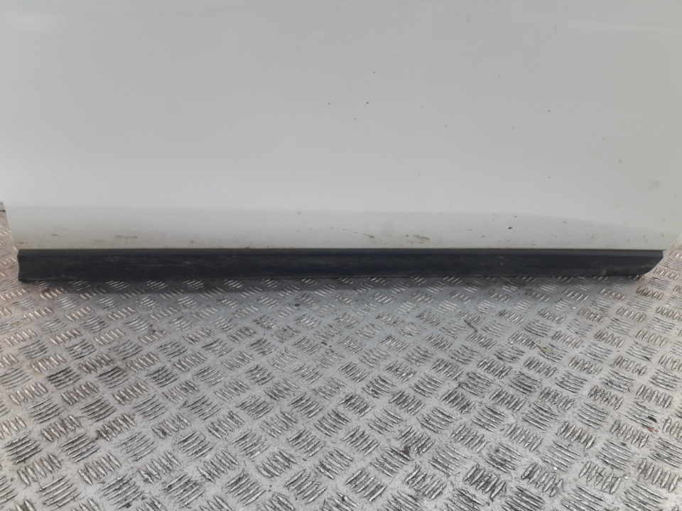 Накладка двери передней правой