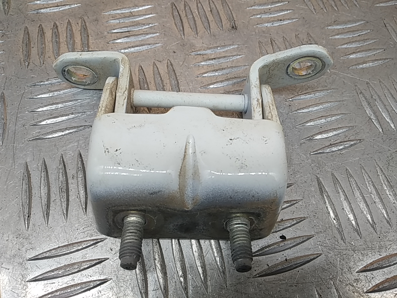 Петля двери задней левой верхняя