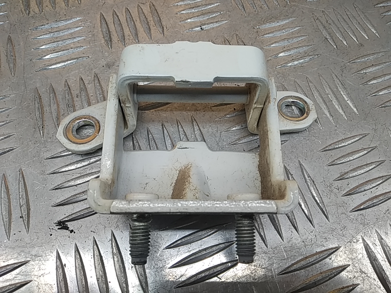 Петля двери задней левой верхняя