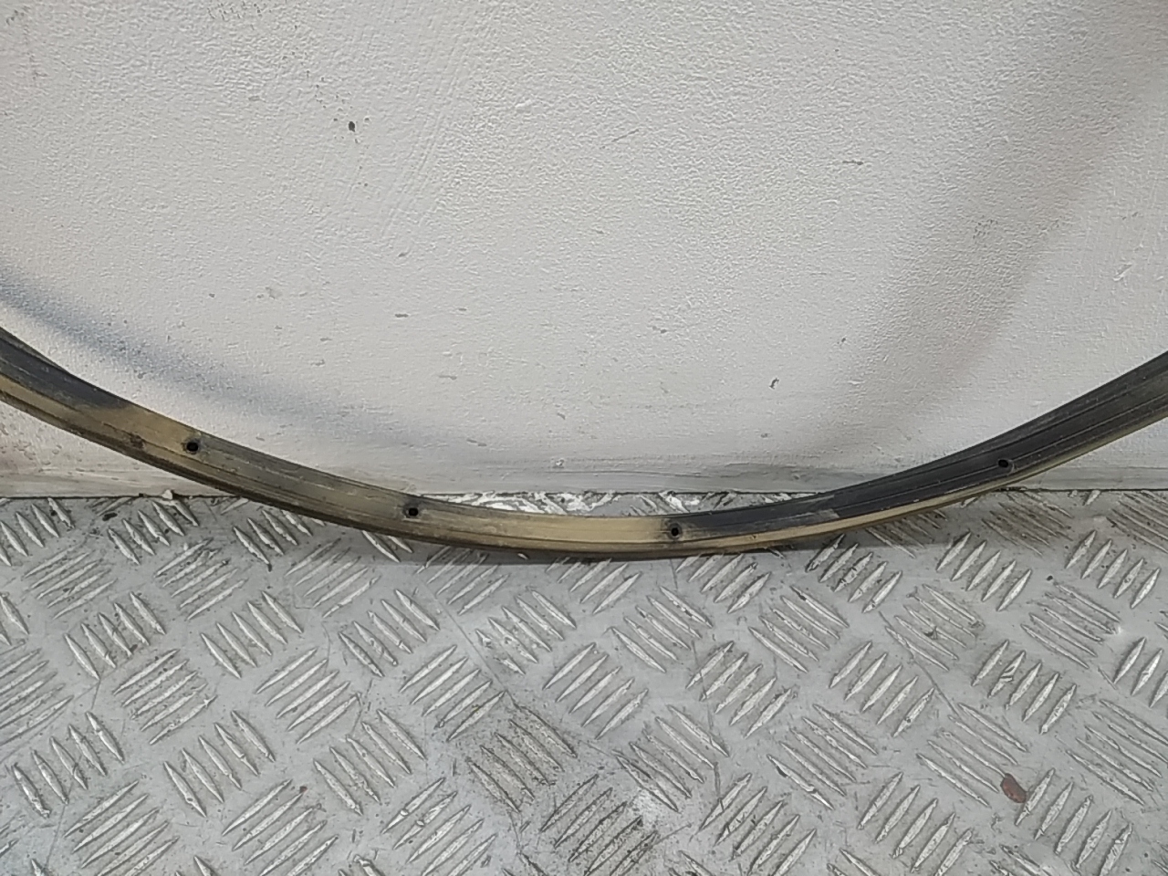 Уплотнитель задней левой двери