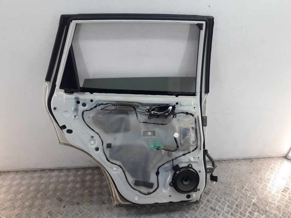 Уплотнитель задней левой двери