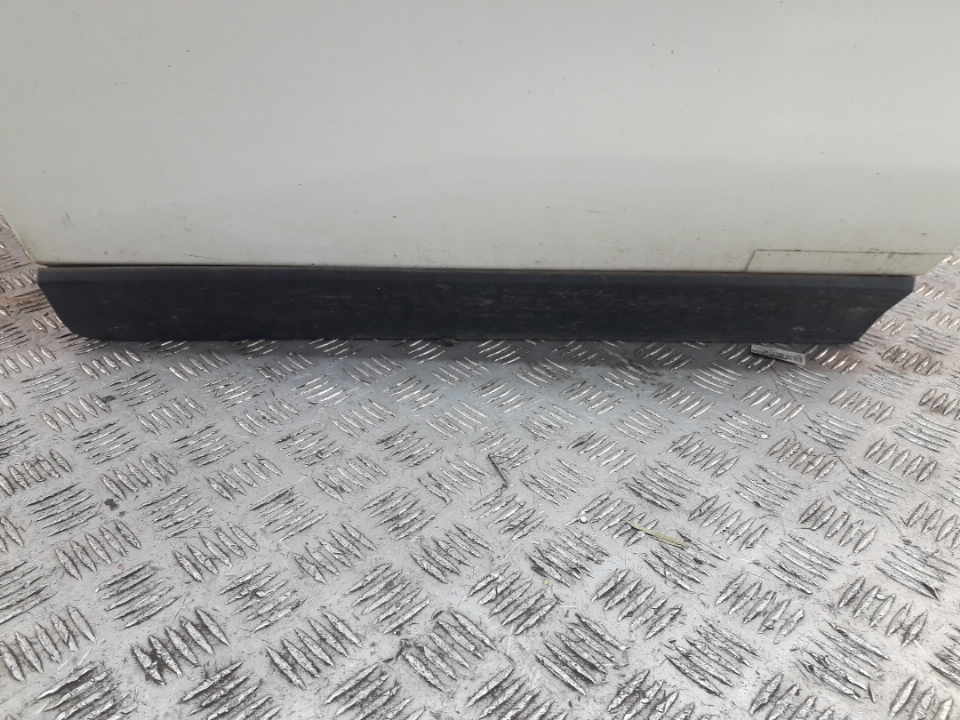 Накладка двери задней правой