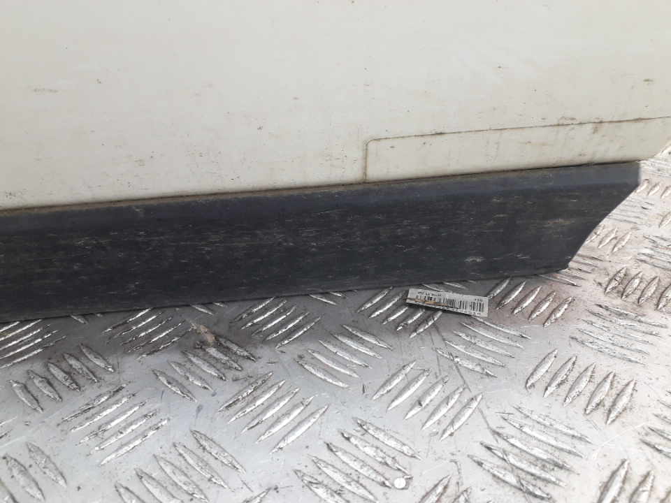 Накладка двери задней правой