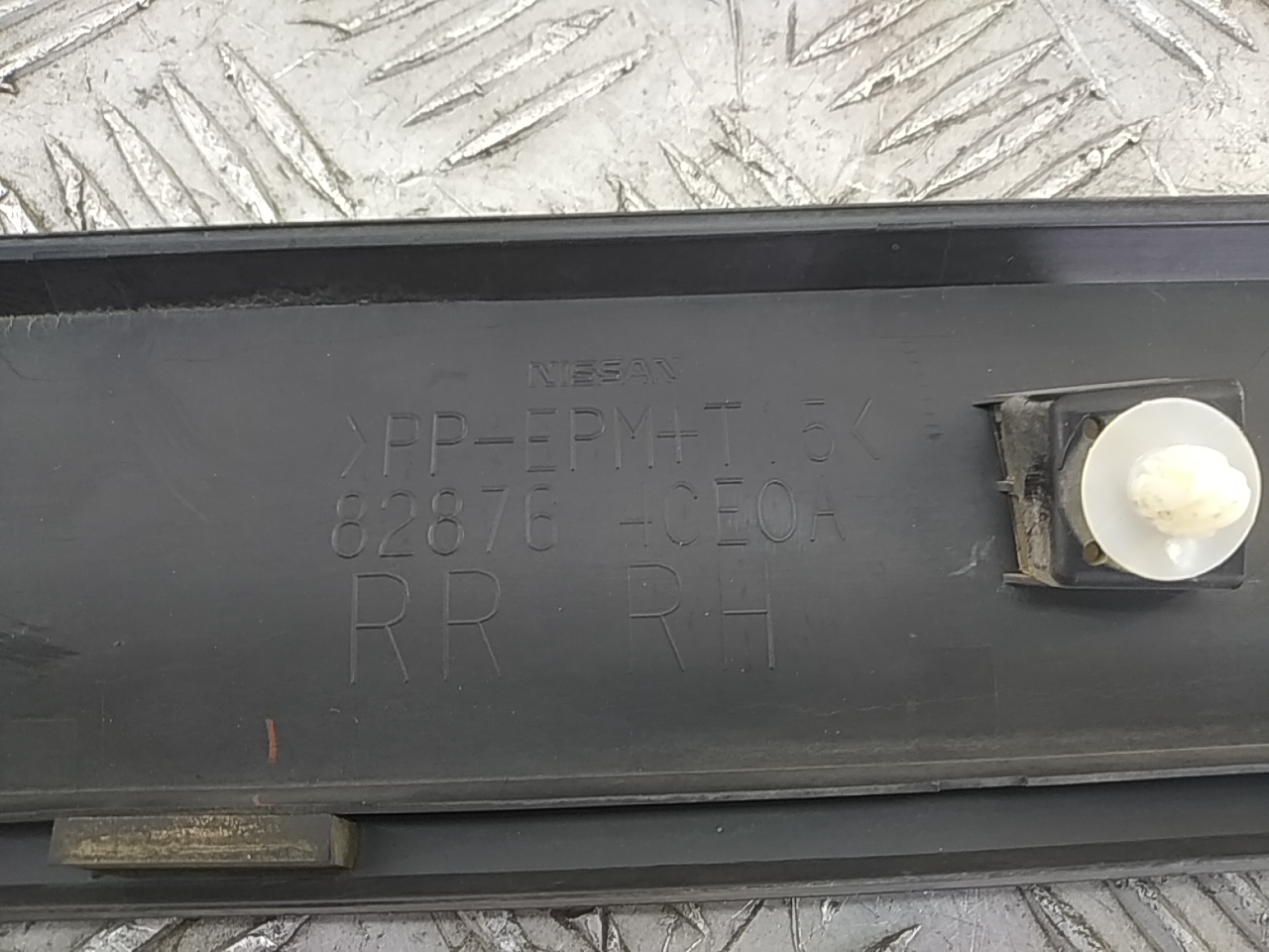 Накладка двери задней правой