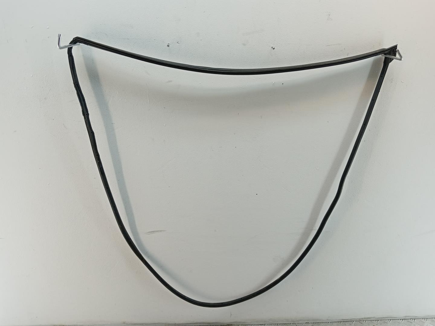 Уплотнитель передней левой двери