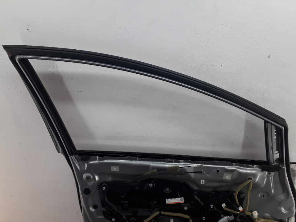 Уплотнитель передней левой двери