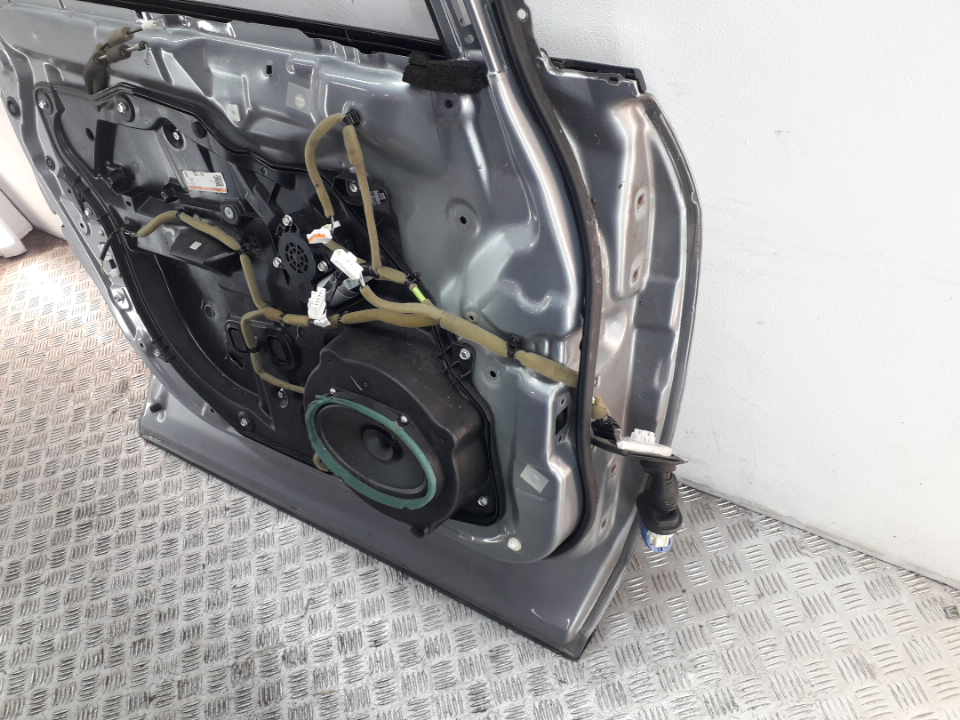 Уплотнитель передней левой двери