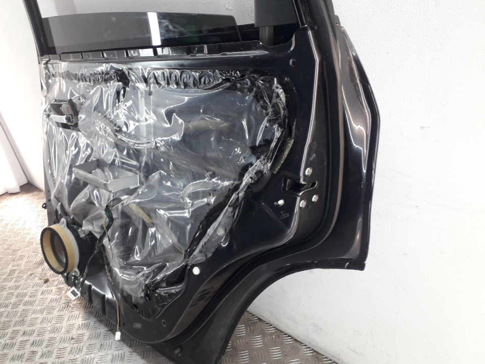 Уплотнитель задней правой двери