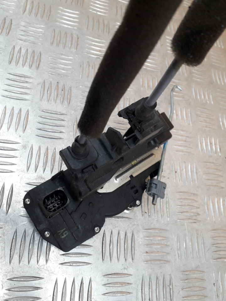 Замок двери задней правой