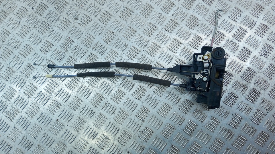 Замок двери задней левой