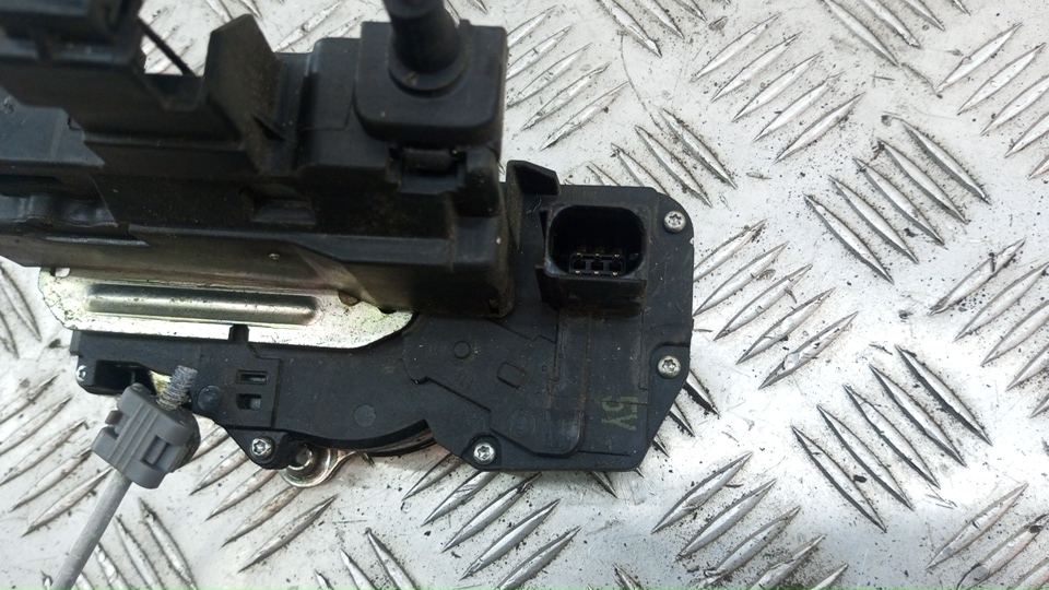 Замок двери задней левой